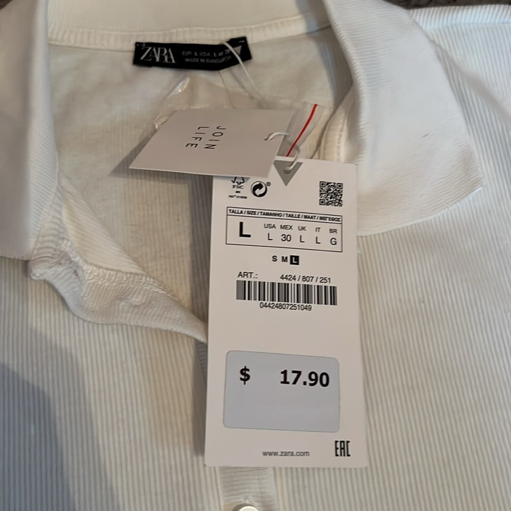Button Up Top - Picture 3 of 9